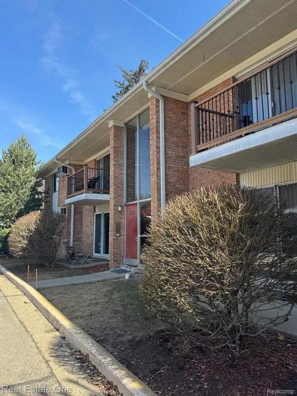 1209 ISLAND DR #202, Ann Arbor, MI 48105