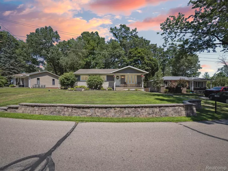 1480 Tellico ST, Wolverine Lake, MI 48390