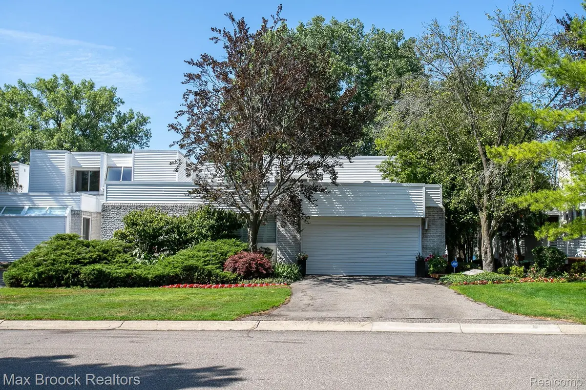 Bloomfield Hills, MI 48302,1777 Alexander DR