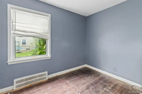 Detroit, MI 48235,20235 Ferguson ST