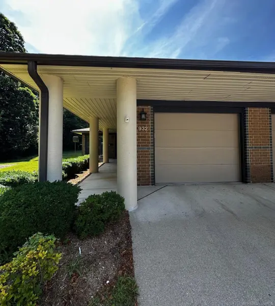 932 Wexford WAY, Rochester Hills, MI 48307