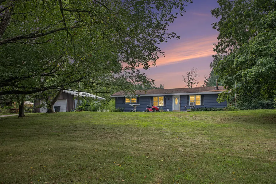 6140 E Galien Buchanan RD, Buchanan, MI 49107