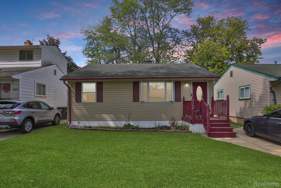 8304 OAK ST, Taylor, MI 48180