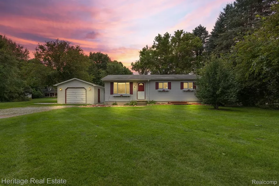 757 W BARNES LAKE RD, Columbiaville, MI 48421