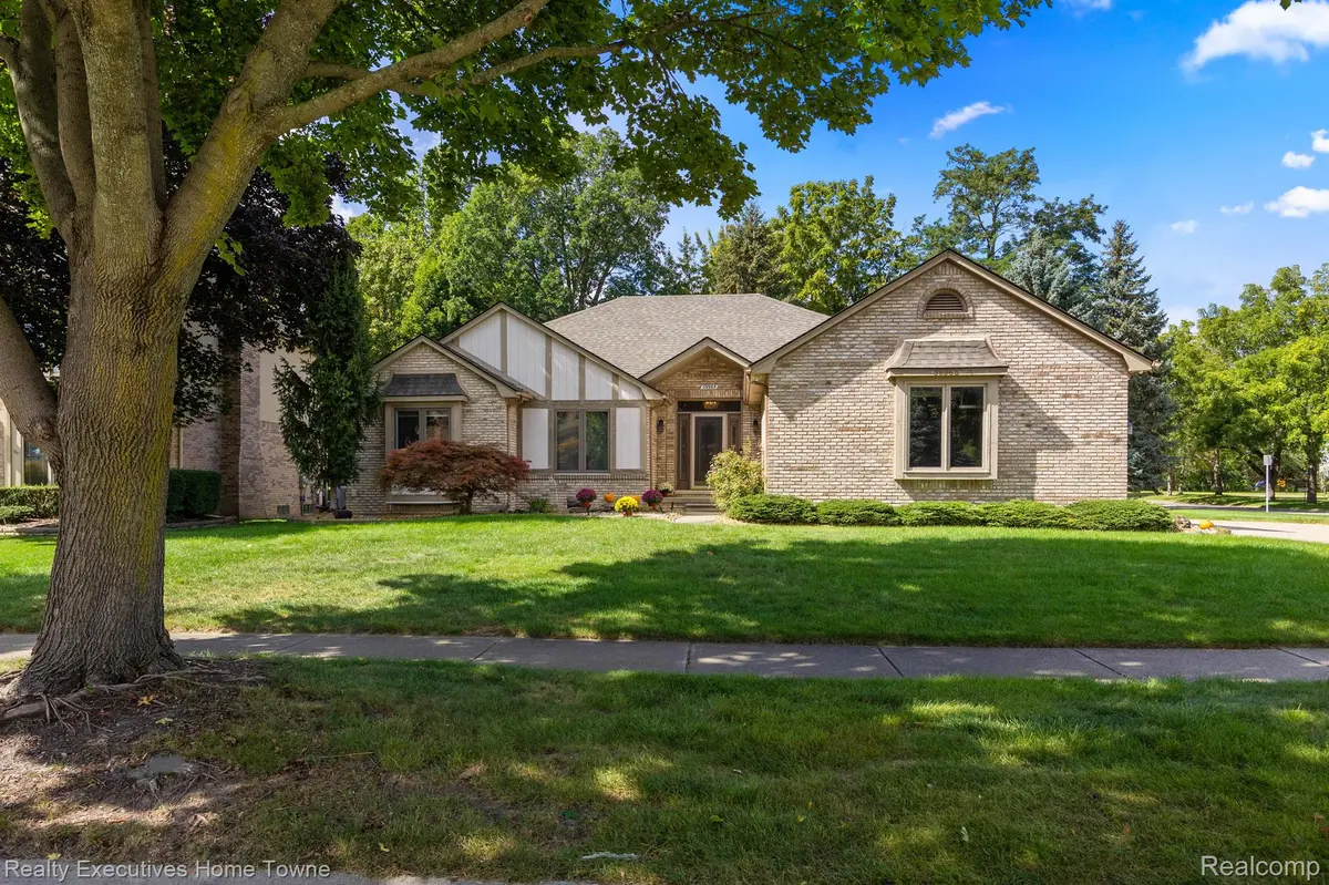 39965 WILMETTE DR, Sterling Heights, MI 48313