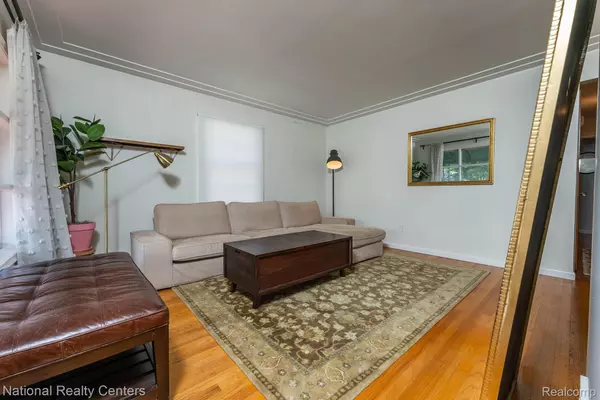 Redford, MI 48240,20508 FOX