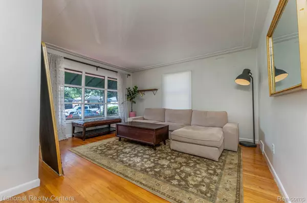 Redford, MI 48240,20508 FOX