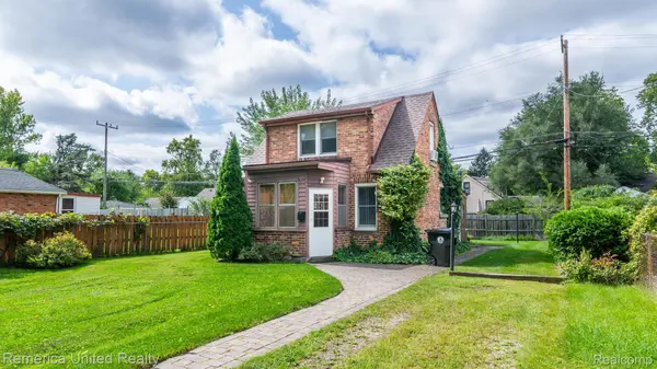 Redford, MI 48240,19445 FIVE POINTS ST