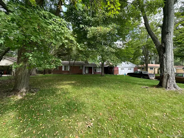 24770 PLUMRIDGE LN, Southfield, MI 48033