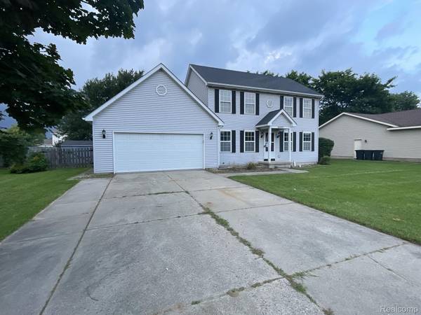6095 HEDGEROW CIR, Grand Blanc, MI 48439