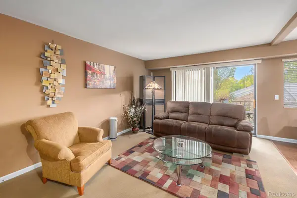 West Bloomfield, MI 48323,3825 LONE PINE RD #301