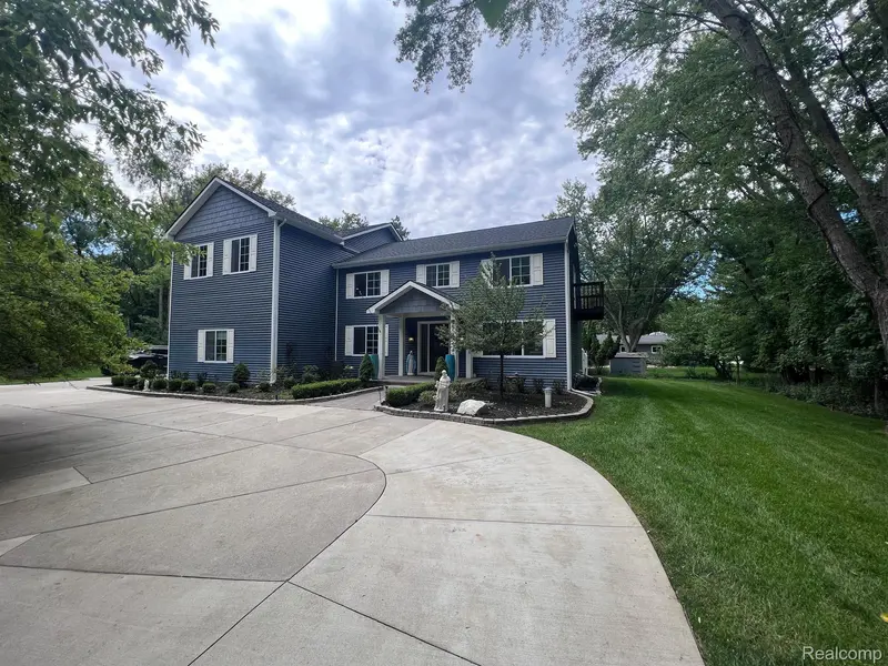 6532 LOVELAND ST, West Bloomfield, MI 48322