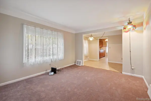 Harper Woods, MI 48225,19774 WASHTENAW ST