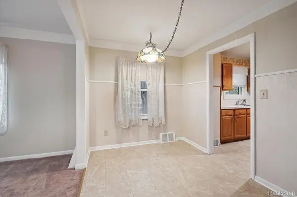 Harper Woods, MI 48225,19774 WASHTENAW ST