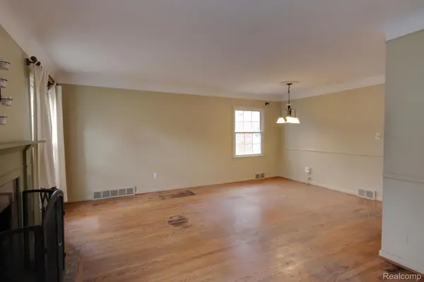 Harper Woods, MI 48225,21175 KENMORE AVE