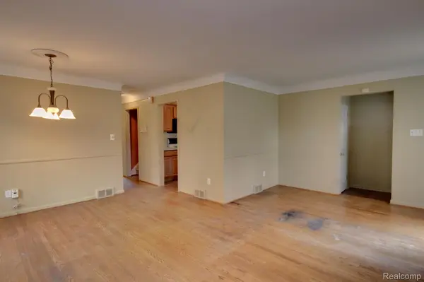 Harper Woods, MI 48225,21175 KENMORE AVE