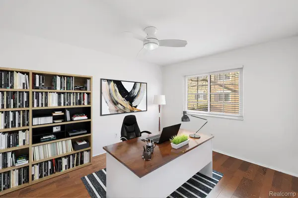 Bloomfield Hills, MI 48304,716 E FOX HILLS DR