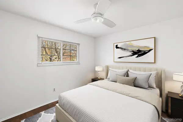 Bloomfield Hills, MI 48304,716 E FOX HILLS DR