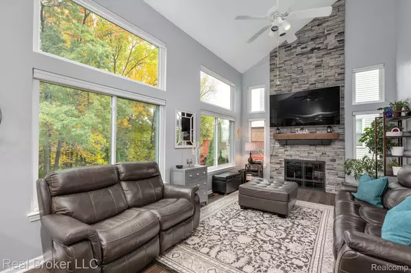 Waterford, MI 48329,5637 LOCKWOOD DR