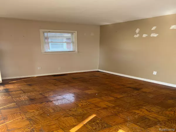 Harper Woods, MI 48225,20417 HUNT CLUB DR