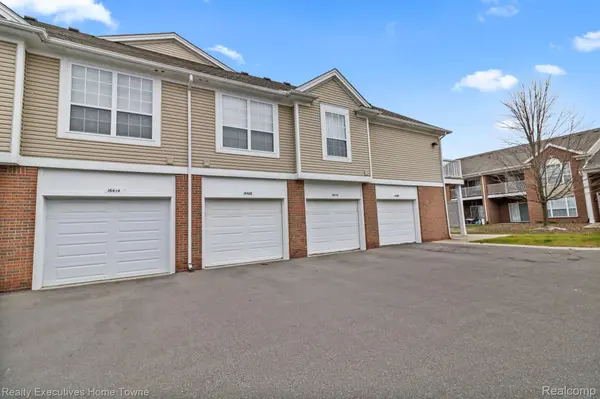 Macomb, MI 48044,16408 CHATHAM DR