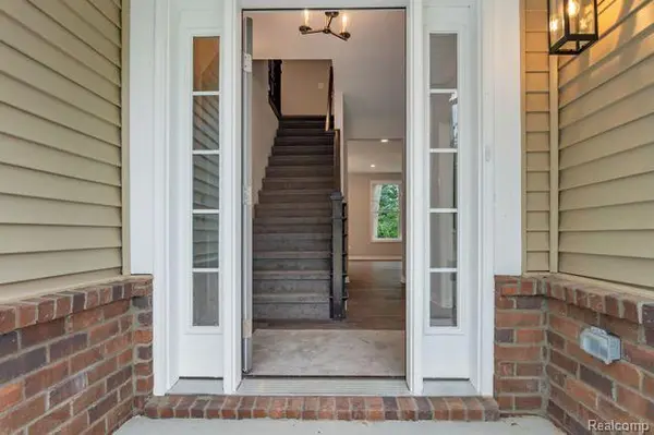 Rochester Hills, MI 48307,2986 Hessel Ave DR