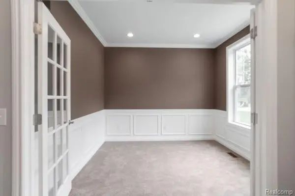 Rochester Hills, MI 48307,2954 Hessel Ave DR