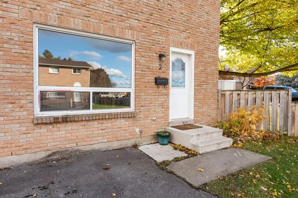 Kingston, ON K7M 6Z3,2 Rosemund CRES #72