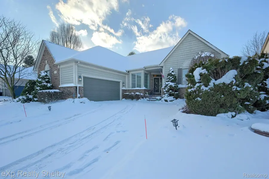 7933 GLACIER CLUB DR, Washington, MI 48094