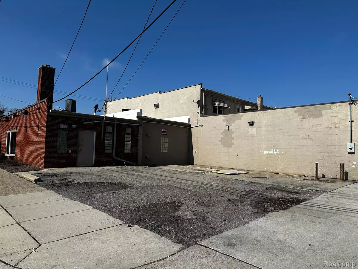 Dearborn, MI 48128,2000 N TELEGRAPH RD