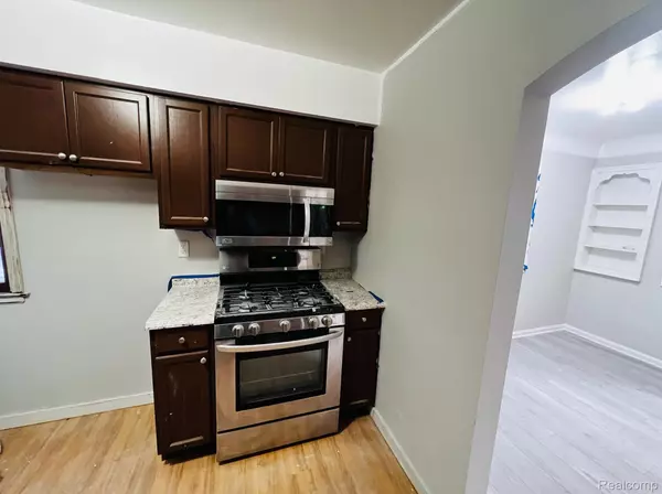 Allen Park, MI 48101,17110 RUSSELL AVE