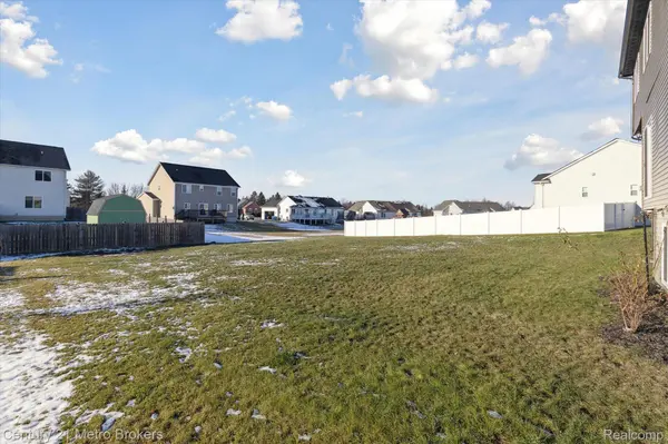 Grand Blanc, MI 48439,8188 HIDDEN COVE