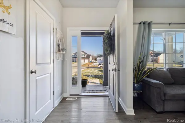 Grand Blanc, MI 48439,8188 HIDDEN COVE