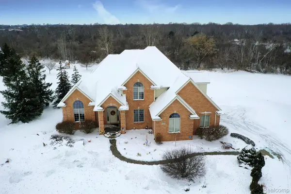 Grand Blanc, MI 48439,17091 KINGS FAIRWAY LN