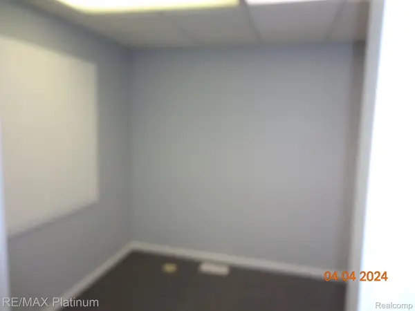 11479 HIGHLAND ROAD #B, Hartland Twp, MI 48353