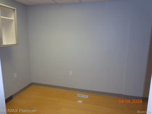 11479 HIGHLAND ROAD #B, Hartland Twp, MI 48353