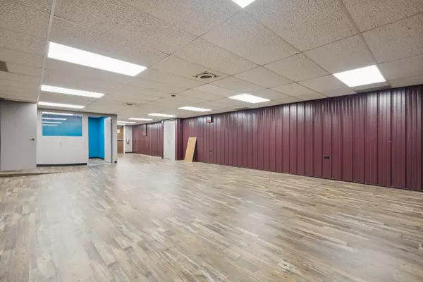 Niles, MI 49120,302 E Main ST #230