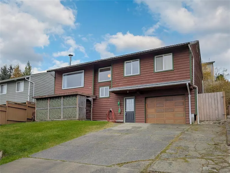 2121 Pioneer Hill Dr, Port Mcneill, BC V0N 2R0