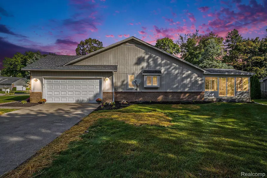 5509 HICKORY CIR, Flushing, MI 48433