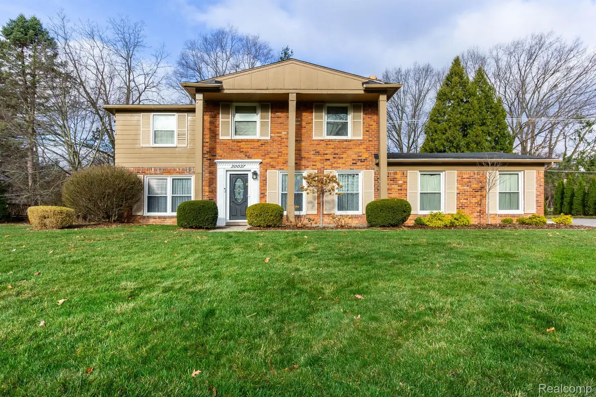 Farmington Hills, MI 48331,30037 RAVENSCROFT ST