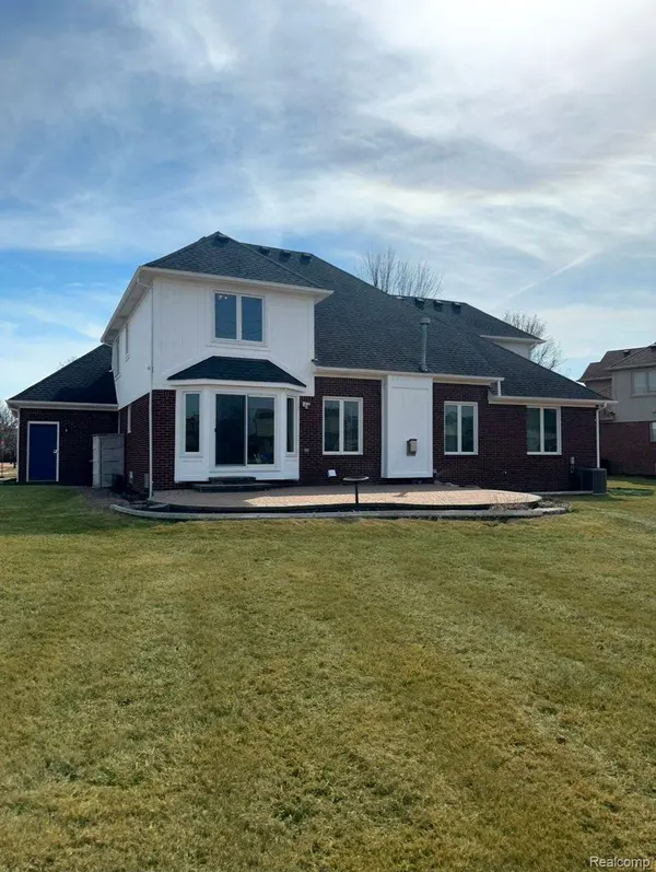 Macomb, MI 48044,21239 YOUNG DR