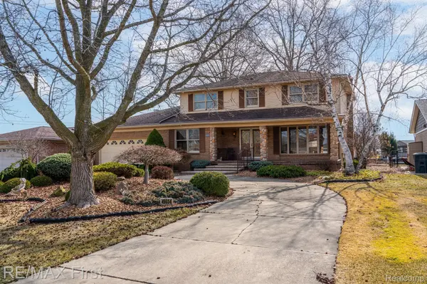 49654 REGATTA DR, Chesterfield Twp, MI 48047