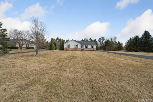 5817 CARTER,  Howell,  MI 48843