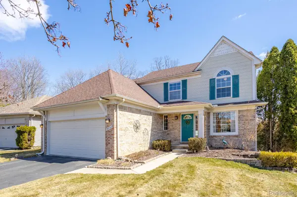 34732 PENNINGTON DR, Farmington Hills, MI 48335