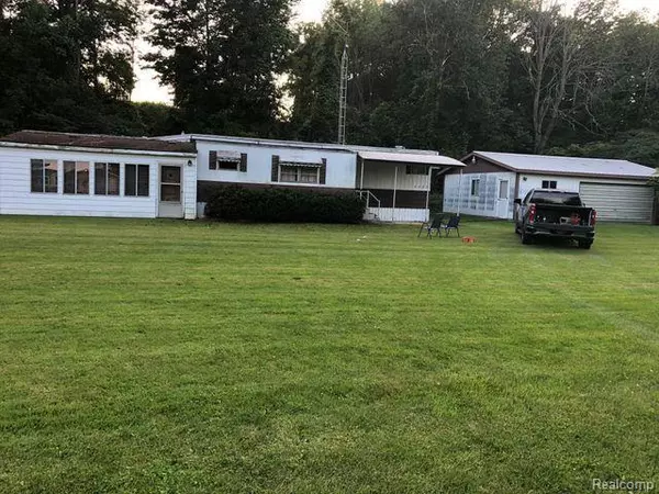 3864 S LAKESHORE RD, Harbor Beach, MI 48441