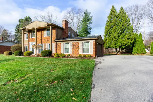 Farmington Hills, MI 48331,30037 RAVENSCROFT ST