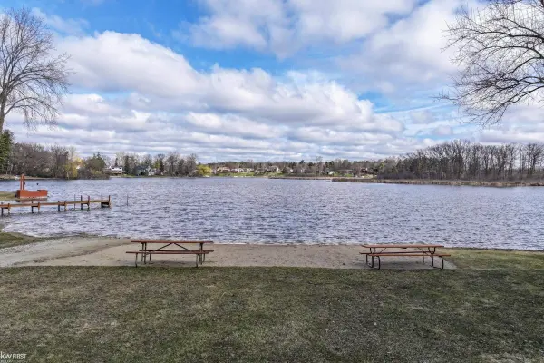 Fenton, MI 48430,13307 Firestone DR