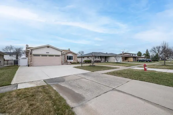 4287 Fox Hill DR, Sterling Heights, MI 48310