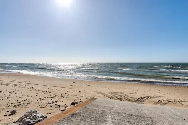 South Haven, MI 49090,7147 Maple AVE