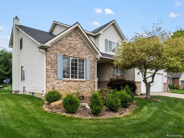 Oxford, MI 48371,636 GLENMOOR DR